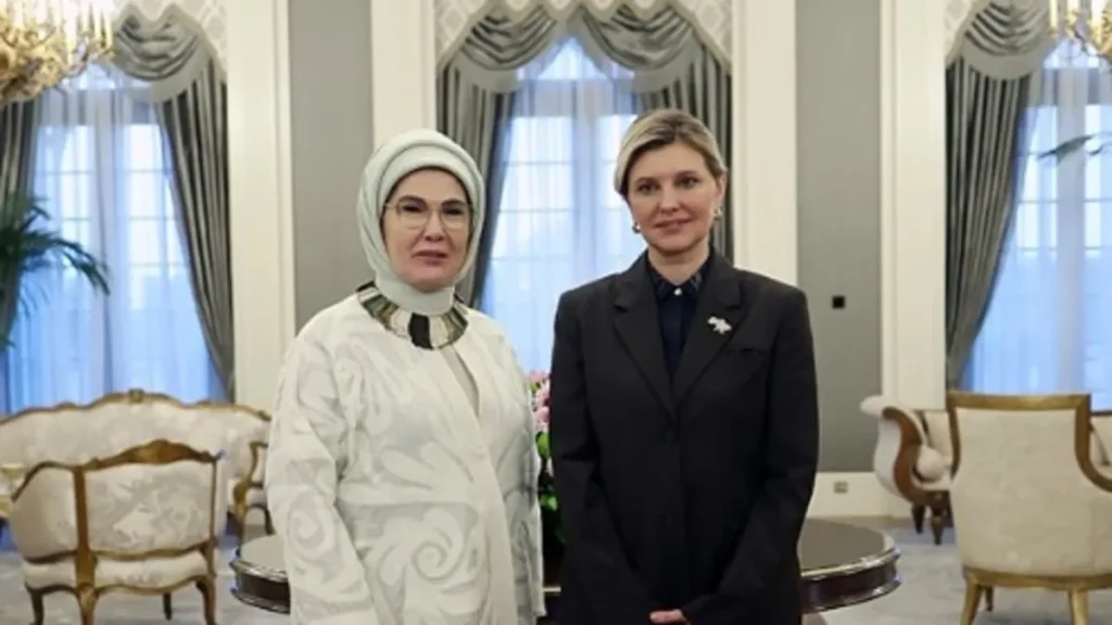Emine Erdoğan’dan Zelenska’ya Anlamlı Kitap Hediyesi!