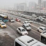 İstanbul’da Sabah Kar Yağışı Trafiği Felç Etti