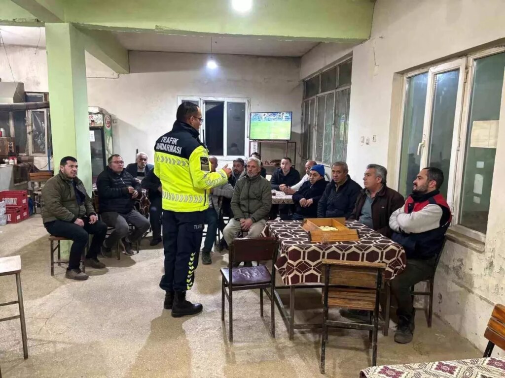 Jandarma Aydın’da Traktör Sürücülerini Bilgilendirdi