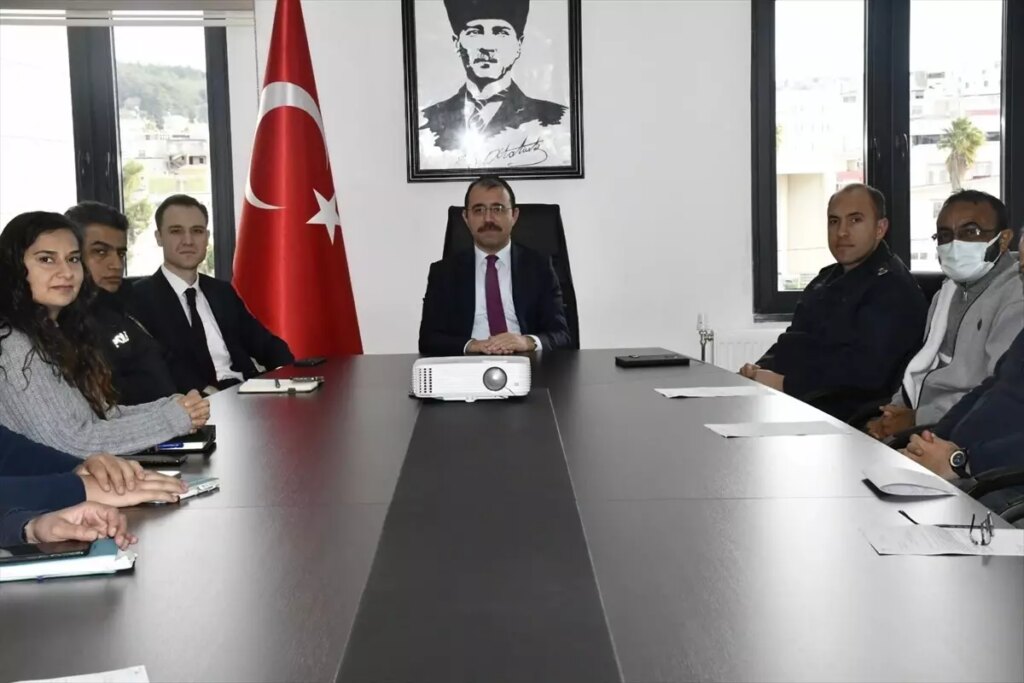 Kadirli Kaymakamı Turp Üreticileriyle Buluştu