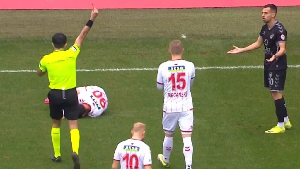 Kocaelispor maçında 26. saniyede kırmızı kart!