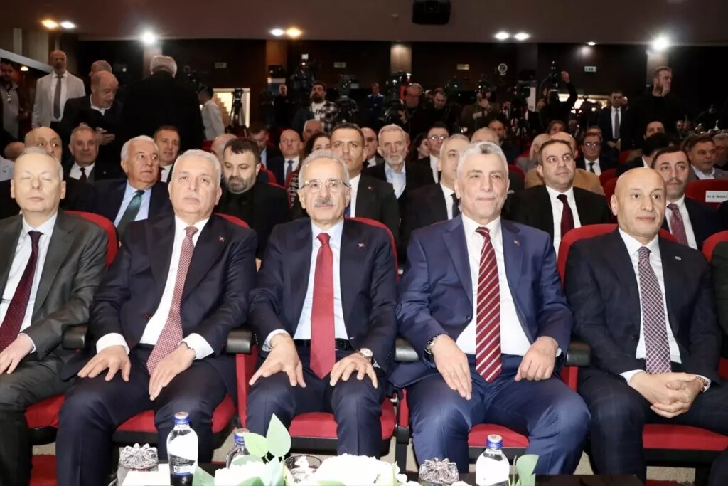 2025 İhracat Hedefleri Açıklandı: Otomotiv Sektörü Lider!