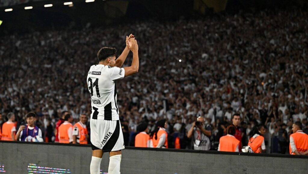 Beşiktaş, genç yıldızıyla uzun vadeli anlaşma imzaladı