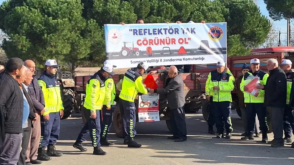 Samsun’da Çiftçilere Trafik Eğitimi ve Reflektör Dağıtımı