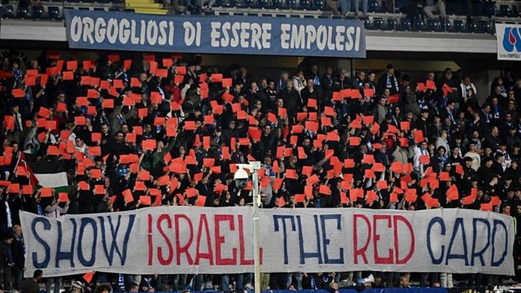 “Taraftarlar İsrail’e Kırmızı Kart Gösterdi”