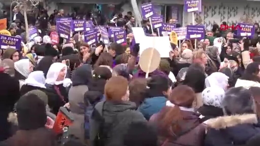 Van’da Kadınlara Özgürlük Eylemi: Polis Müdahalesi!