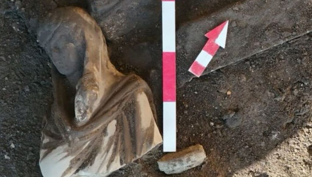 Perge’de Ortaya Çıkan Antik Heykeller Şaşırtıyor!