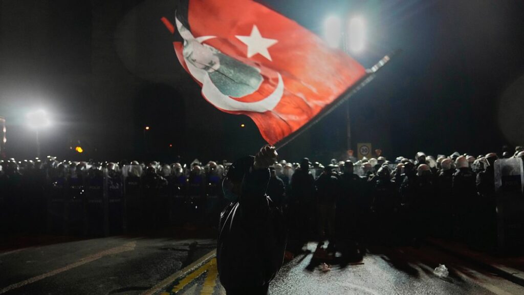 İmamoğlu ve Belediye Başkanları Görevden Alındı