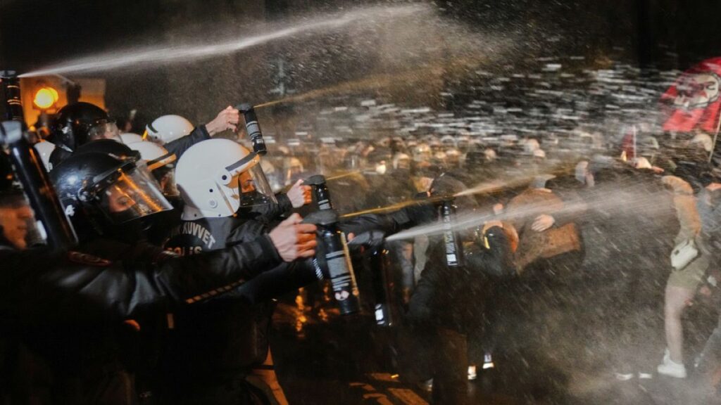 İstanbul, Ankara ve İzmir’de Polis Protestoculara Müdahale Etti