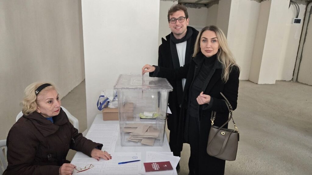 İmamoğlu’nun ön seçim zaferi dikkat çekiyor