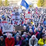Binlerce protestocu, Slovakya’da Fico’ya karşı sokaklara döküldü