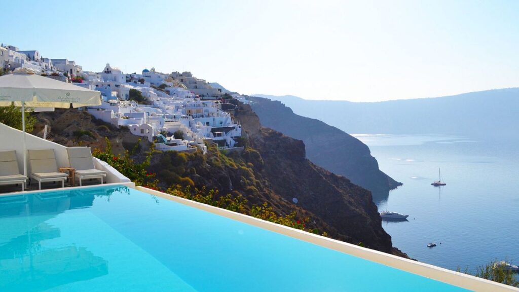 Santorini’de Kaçak Yapılar Tehlikede!