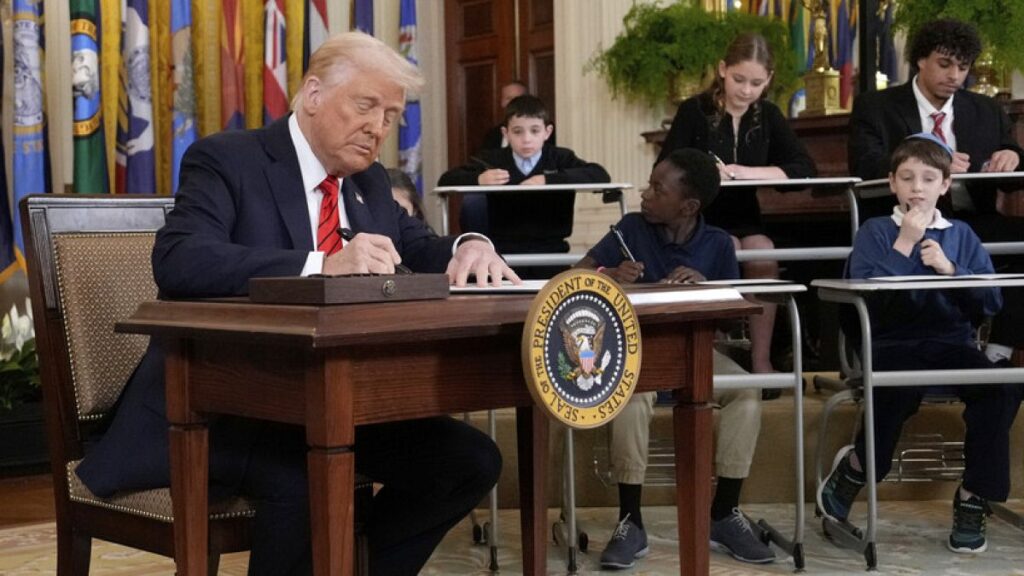 Trump: Eğitim Bakanlığı’nı Lağvetme Kararı Hızla İlerliyor