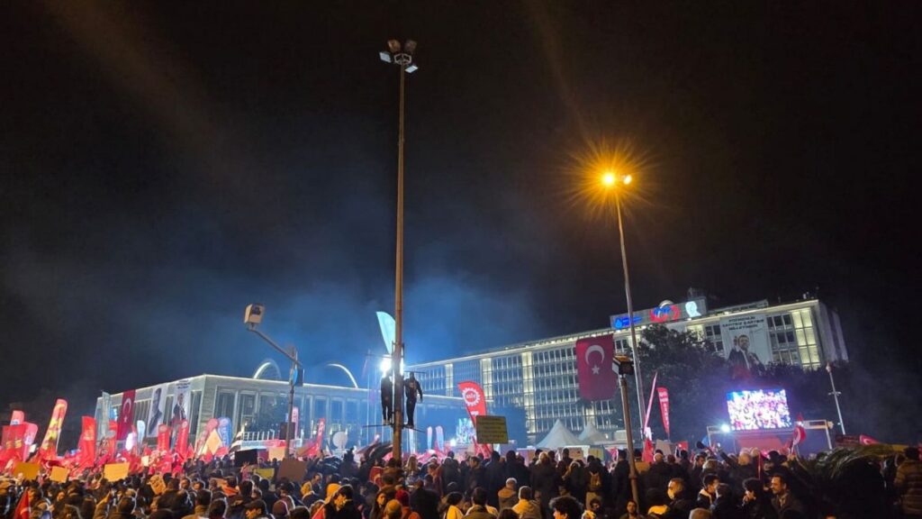 Protestolar Sokakları Doldurdu: İstanbul, Ankara, İzmir