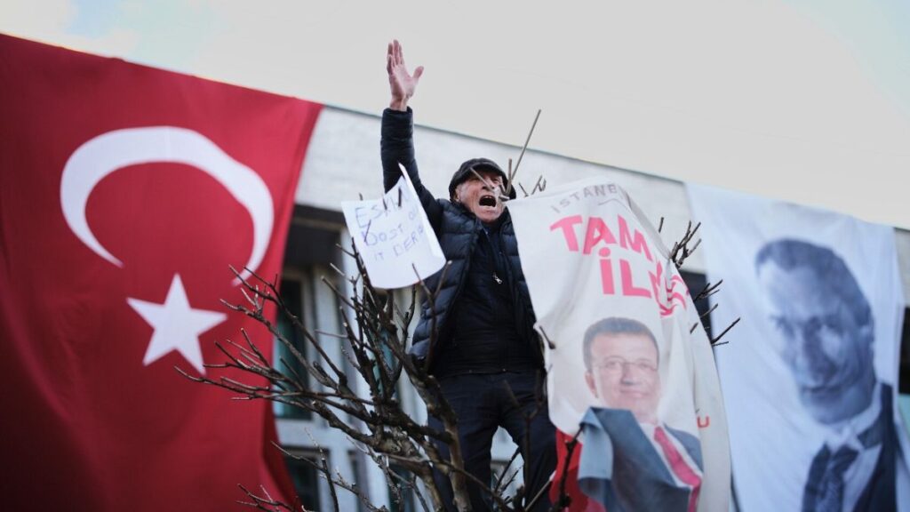 CHP’li İlçe Teşkilatlarına Polis Eşliğinde Gönderilen Yazı!