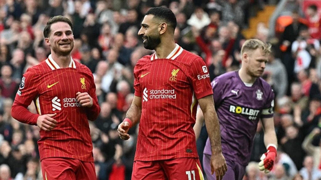 Liverpool, Southampton’ı 3-1 mağlup ederek zirvede kaldı