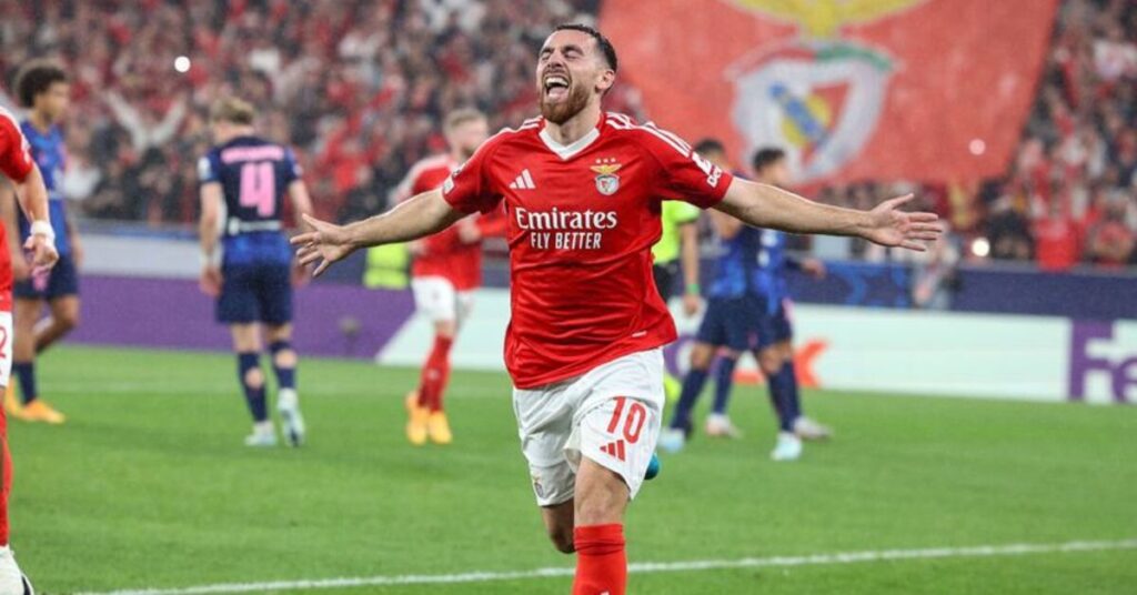 Benfica, Nacional’i 3-0 mağlup ederek zirveye yerleşti!