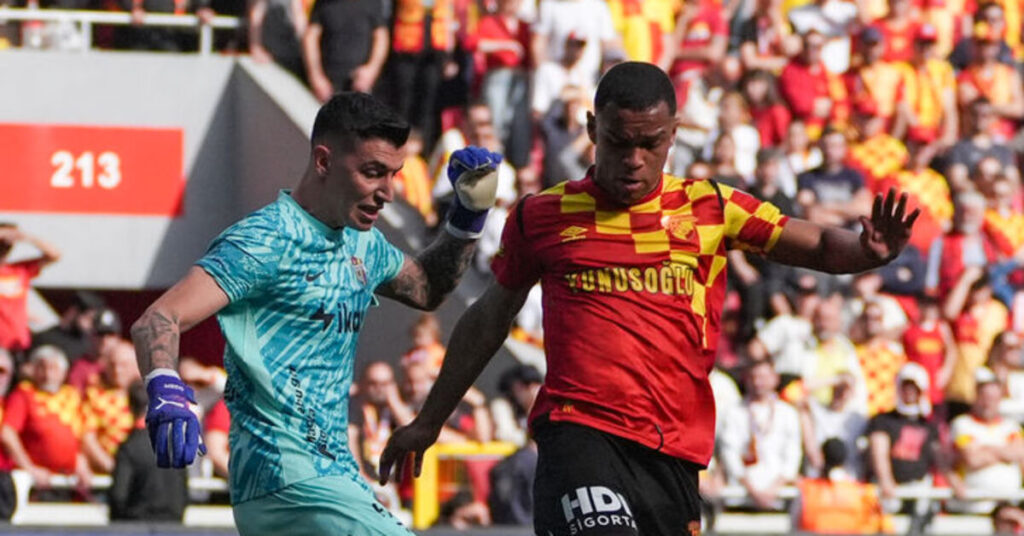 Eyüpspor 10 Kişi Kaldı, Göztepe Beraberlikten Kurtuldu