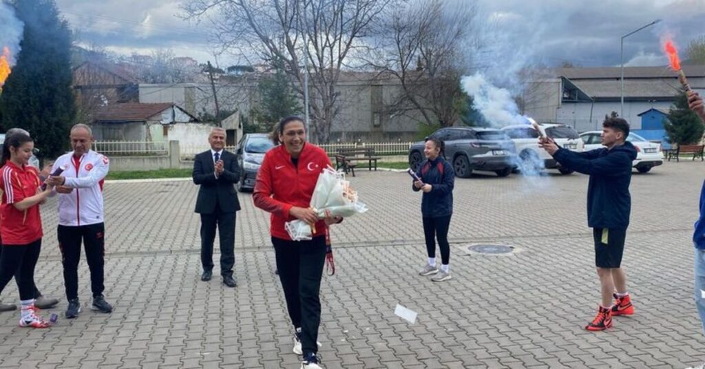 Elif Güneri Bronz Madalya Kazandı
