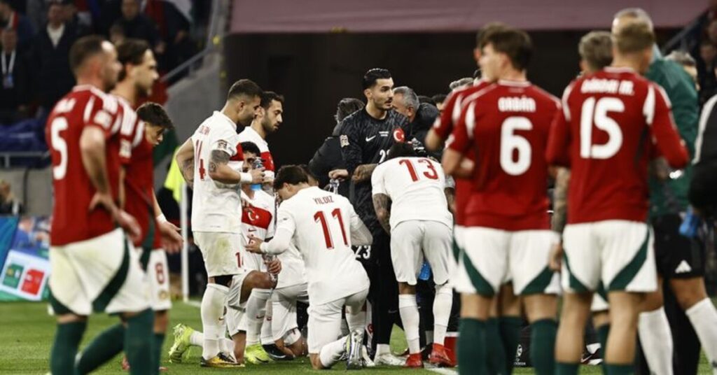 “Türk Futbolcuların Maçta Oruç Açma Anı”