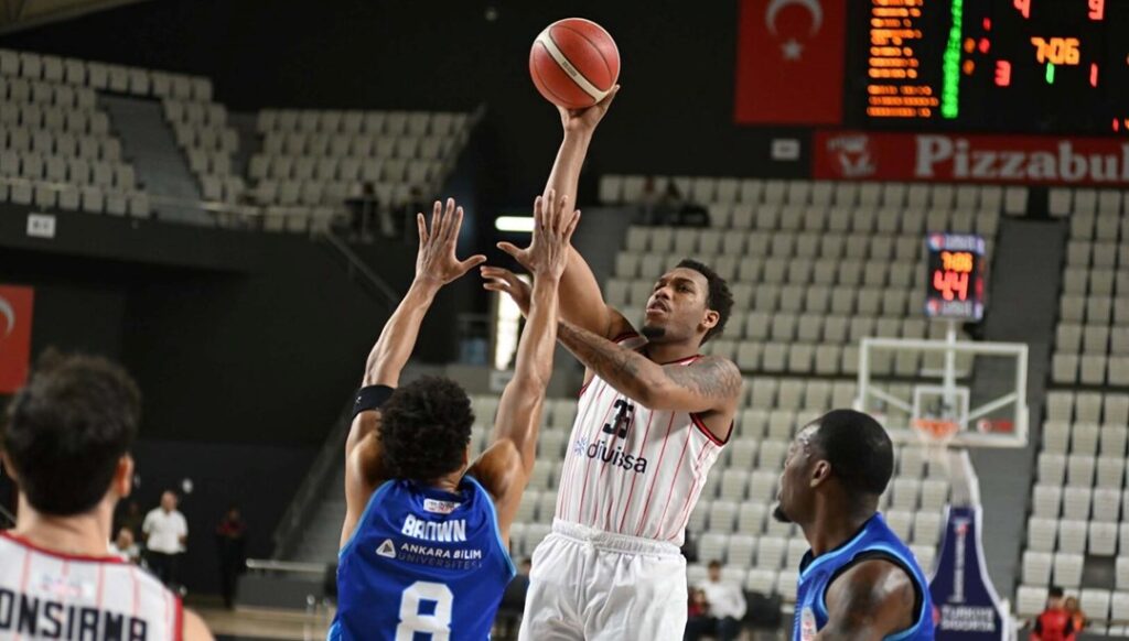 Manisa Basket, Şampiyonlar Ligi’nde yükselirken ligde zorlanıyor