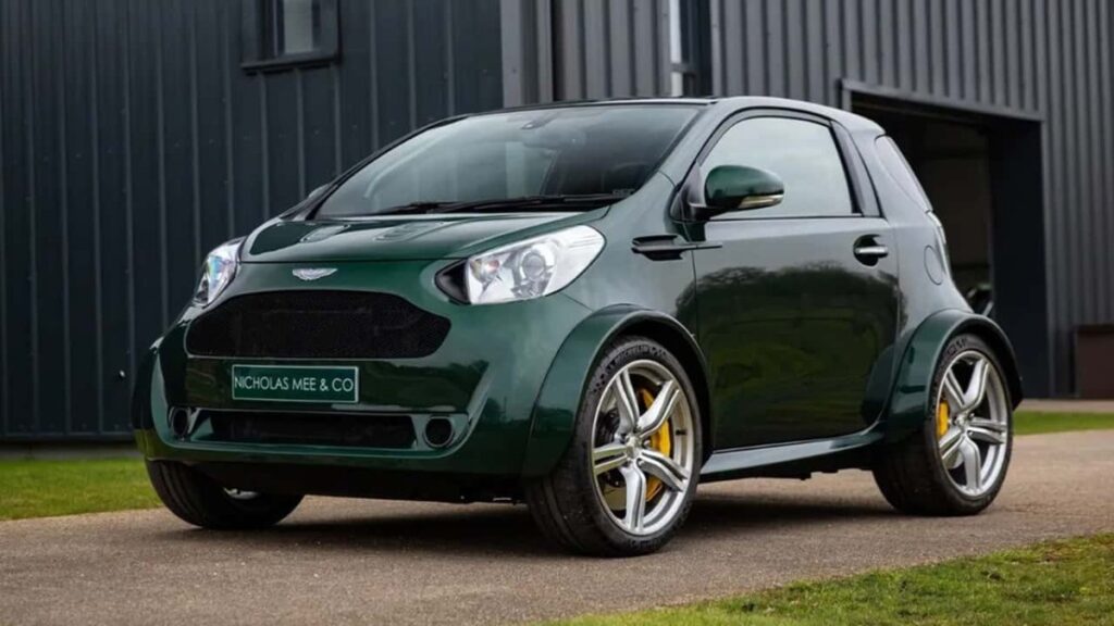 Aston Martin’ den V8 Motorlu Cygnet!