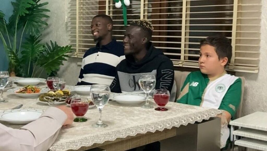 Konyasporlu Futbolcular İftar İçin Tekin Ailesinin Evine Konuk Oldu