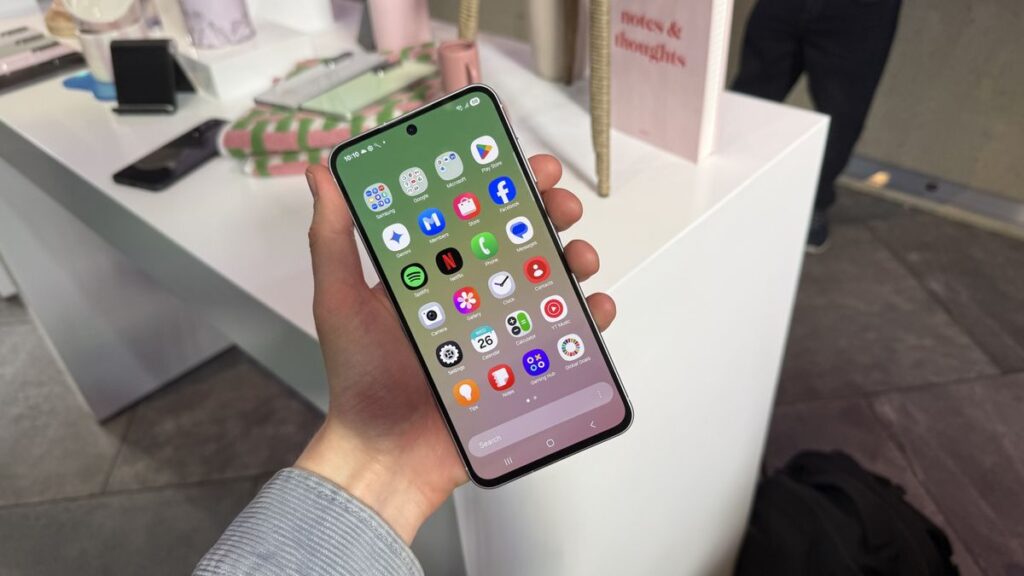 Samsung Galaxy A26, A36, ve A56 One UI 7 ile gelecek