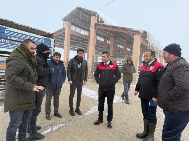 İl Müdürü Gönç, Hayvan Pazarı ve Kesimhanesini Ziyaret Etti