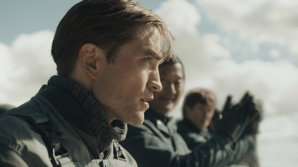 Robert Pattinson, Bong Joon-ho’nun yeni filmi Mickey 17’de öne çıkıyor!