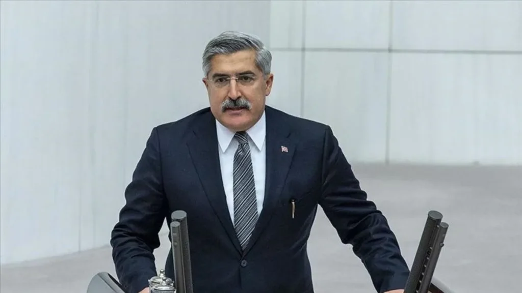 Stajyer Siyasetçiler Cumhurbaşkanımızı Tenkit Ediyorlar