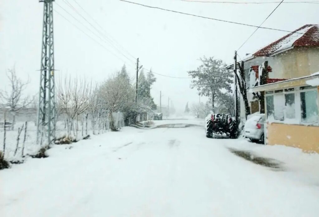 Antalya Kaş’ta Yayla Mahallelerinde Kar Yağışı!