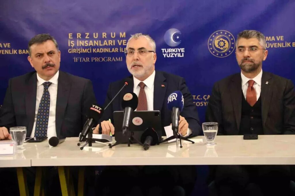 Bakan Işıkhan Erzurum’da İş Adamlarıyla İftar