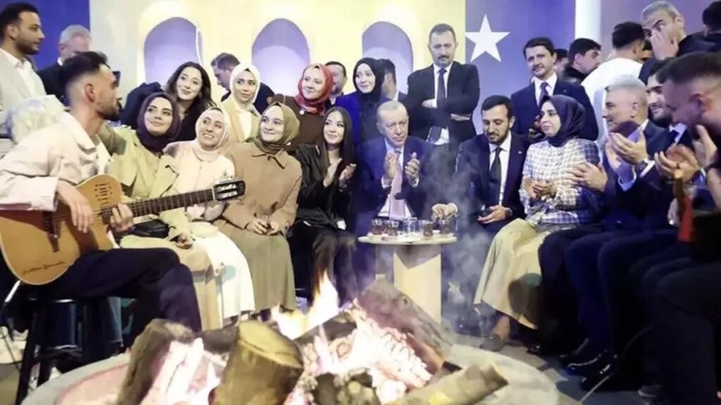 Başkan Erdoğan Gençlerle Ateş Başında Buluştu