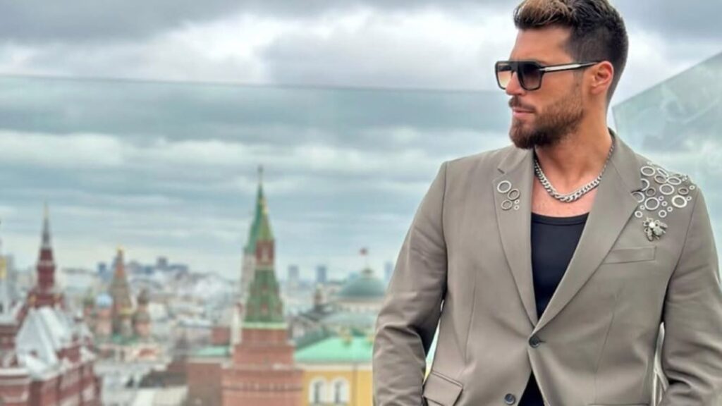 Can Yaman, El Turco’nun Rusya galasında şık ve göz alıcı görünüm sergiledi!