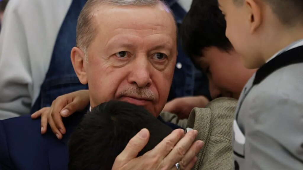 Devlet himayesindeki çocuklardan Başkan Erdoğan’a sevgi seli