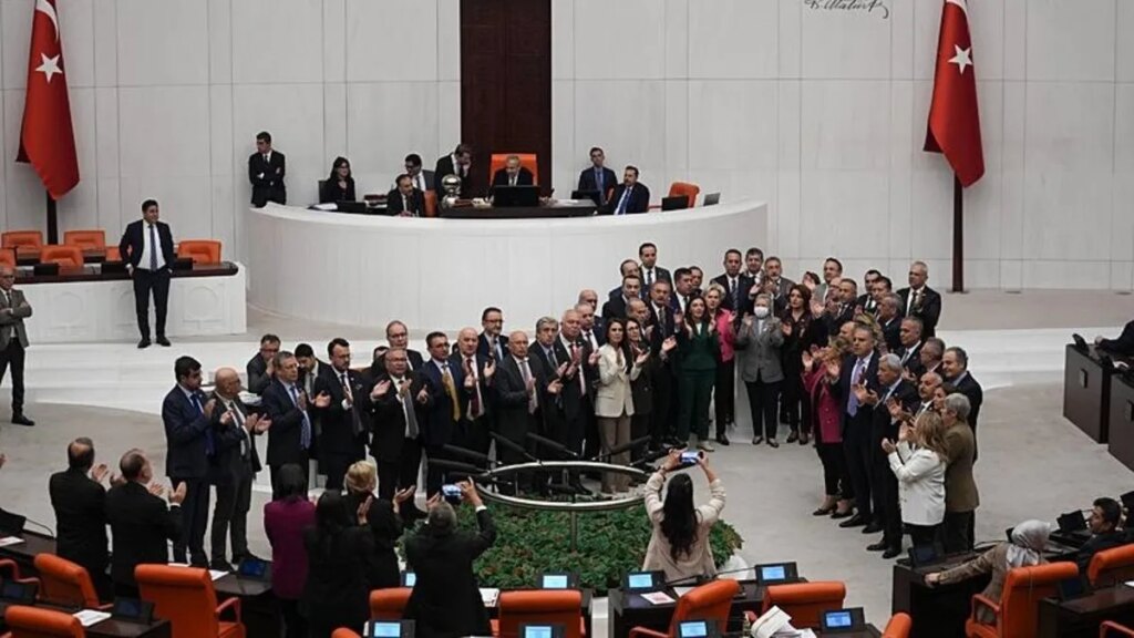 Vekillerin Diploma İptaline Tepkiler: “Sivil Darbe!”