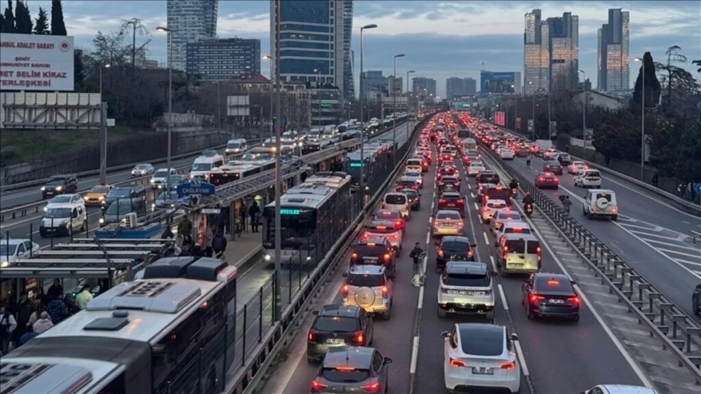 İstanbul’da Trafik Kilit Yüzde 81’i Aştı