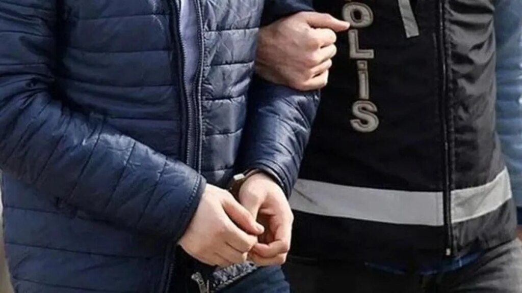 İzmir’de FETÖ Operasyonu: 2 Kişi Tutuklandı