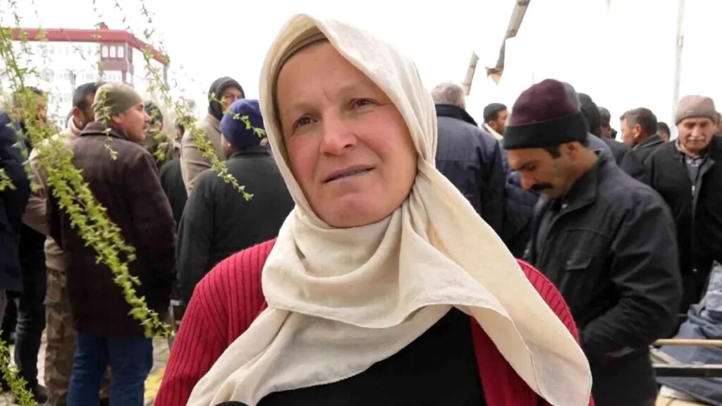 Kadın Girişimcinin Büyük Azmi: Kendisi Küçükbaş Hayvanlarını Büyütüyor