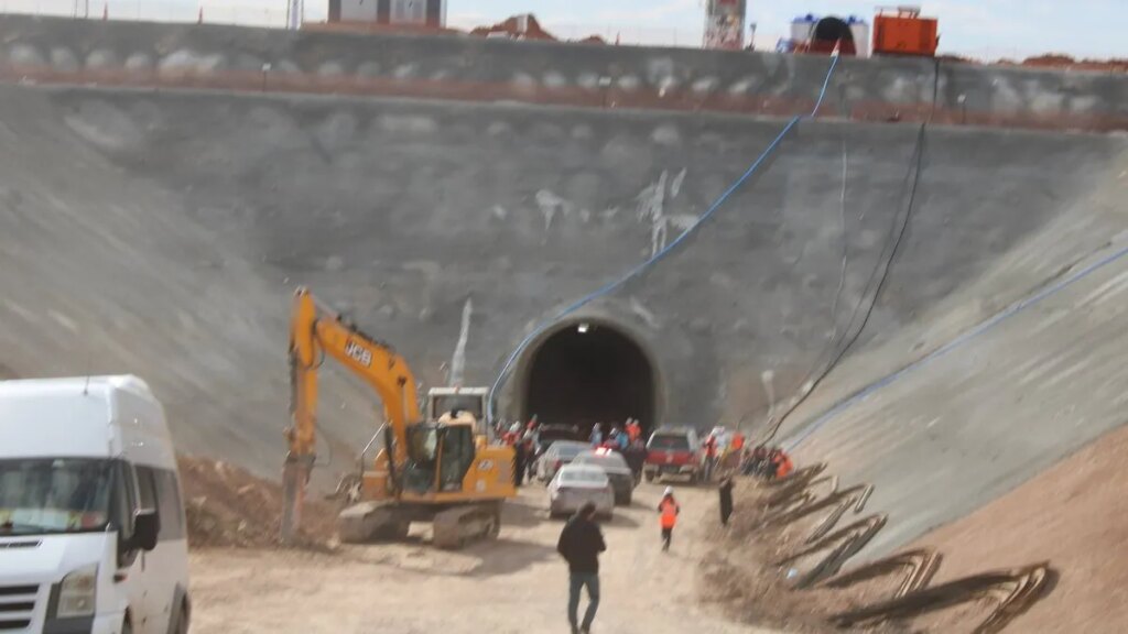 Kayseri Valisi: Kaya Düşmesi Sonucu 1 İşçi Hayatını Kaybetti