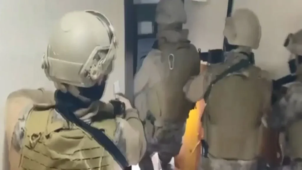 Kalem Şeklinde Silah Ele Geçirildi