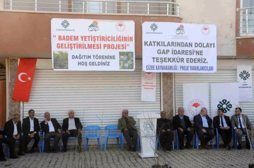 Şırnak’ta çiftçilere fıstık ve bıttım fidanı dağıtıldı