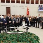 CHP’Lİ VEKİLLERİN TBMM’DE KÜRSÜ İŞGALİ!