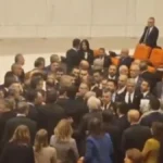 CHP’li Vekil AK Parti’ye Su Şişesi Fırlattı!