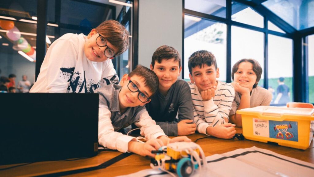 Öğrenciler Robotlarla Yarıştı, Dikkat Çeken Proje Şenliği!