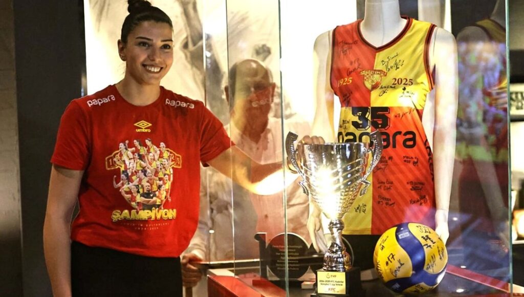 Göztepe Kadın Voleybol Takımı Şampiyonluk Kupasını Gürsel Aksel Stadı’nda Kutladı!