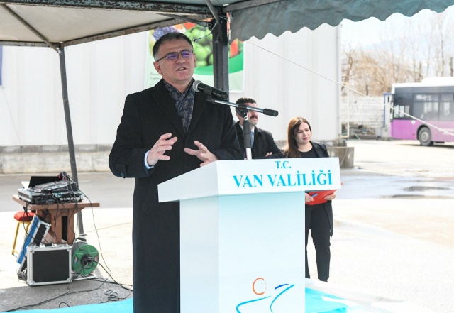 Van’da Çiftçilere 640 Bin Fidan Dağıtıldı